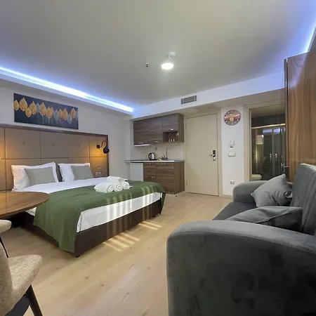 Elegance מלון דירות 4*