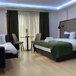 Elegance 4*