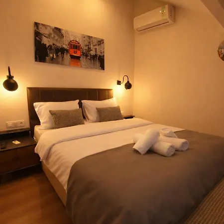 Elegance Aparthotel 4*