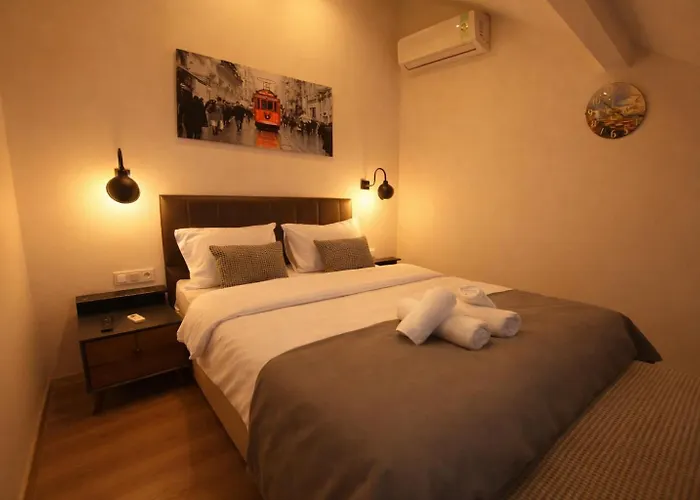 Elegance Aparthotel 4*