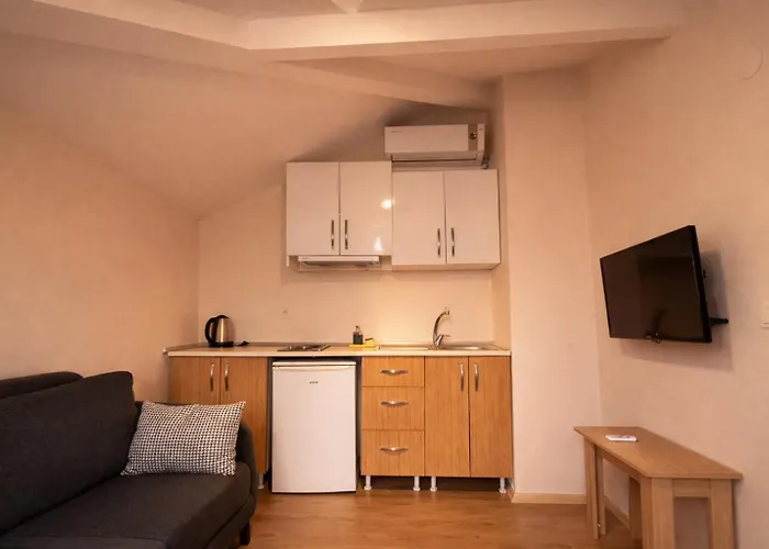 Elegance Aparthotel 4*