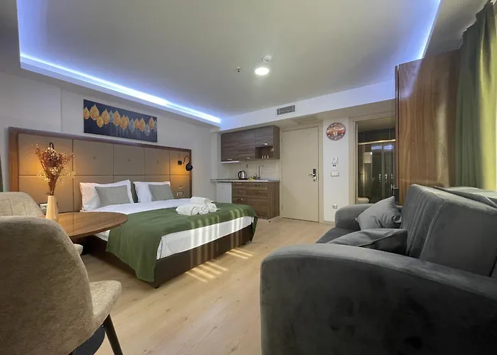 Elegance Aparthotel 4*